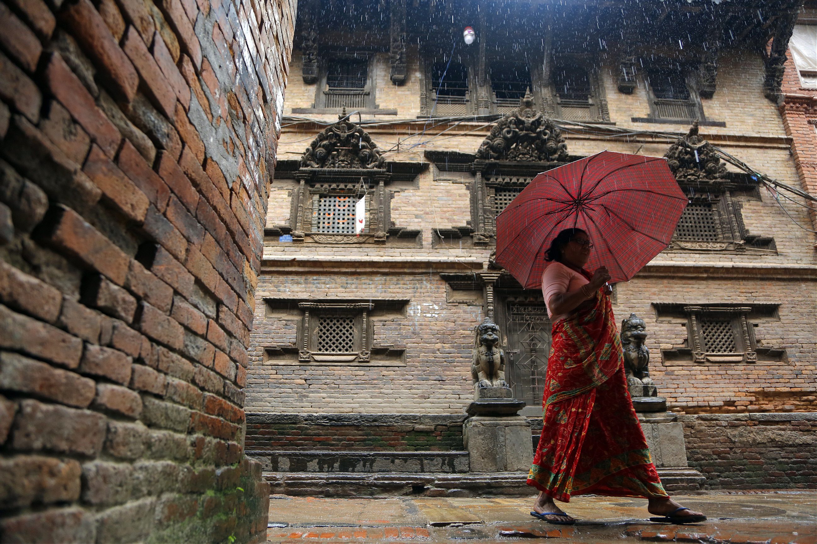 is april good time to visit kathmandu